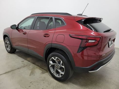 Used 2025 Chevrolet Trax LT image 7