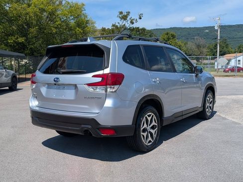 Used 2020 Subaru Forester Premium AWD/4WD image 5