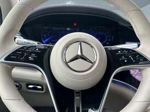 New 2026 Mercedes-Benz EQS 400 4MATIC SUV image 16