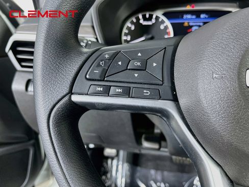 Used 2025 Nissan Altima 2.5 SV FWD image 15