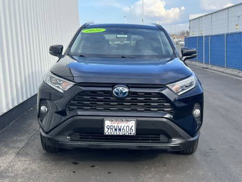 Used 2021 Toyota RAV4 XLE image 2