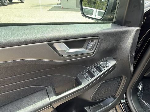 Used 2025 Ford Escape SE FWD image 13