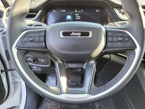 Used 2023 Jeep Grand Cherokee L Laredo image 21