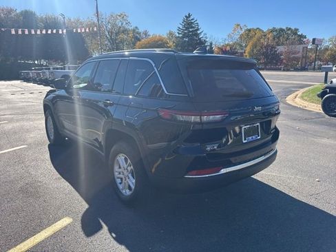 Certified 2023 Jeep Grand Cherokee Laredo image 5