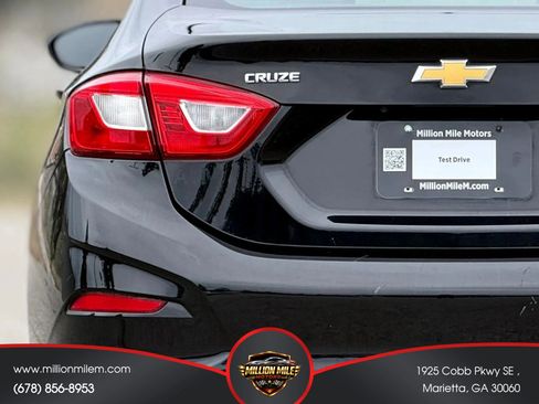 Used 2018 Chevrolet Cruze LS FWD image 13