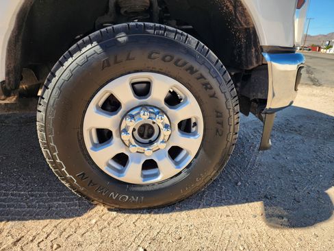 Used 2024 Ford F250 XLT image 12