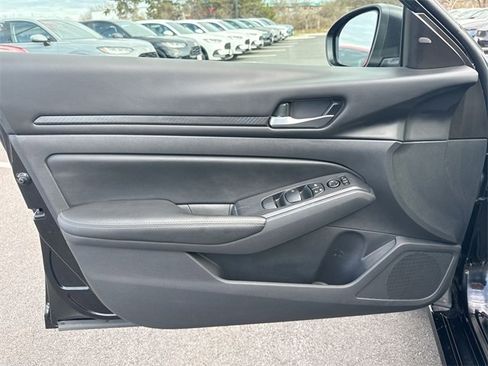 Used 2024 Nissan Altima 2.5 SV image 14