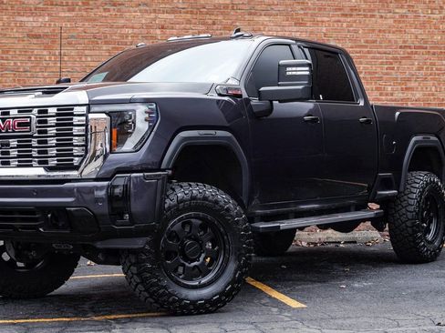 Used 2024 GMC Sierra 2500 Denali w/ Denali Reserve Package image 2