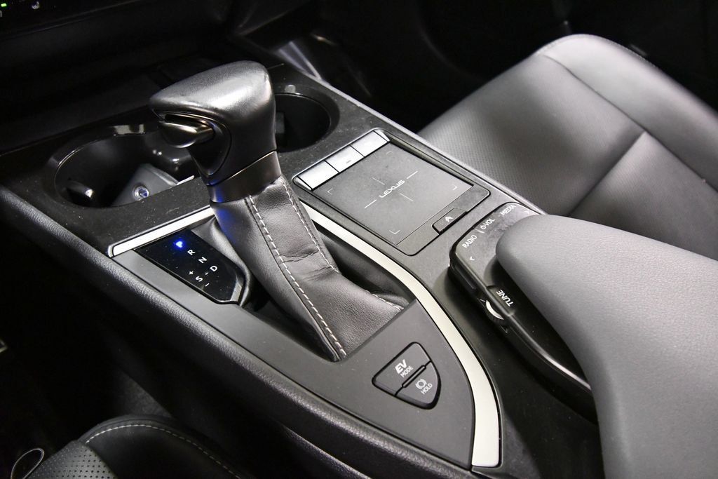 Used 2019 Lexus UX 250h w/ Premium Package AWD/4WD image 26