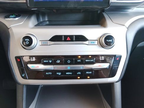 Used 2021 Ford Explorer XLT w/ Equipment Group 202A RWD image 35