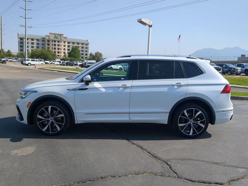 Used 2022 Volkswagen Tiguan SEL R-Line AWD/4WD image 3