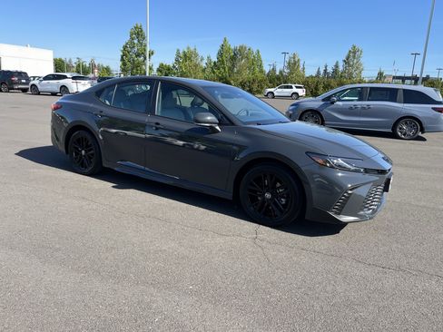 Used 2025 Toyota Camry SE w/ Multimedia Upgrade Package AWD/4WD image 7