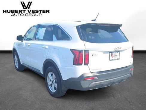 Used 2023 Kia Sorento LX AWD/4WD image 8