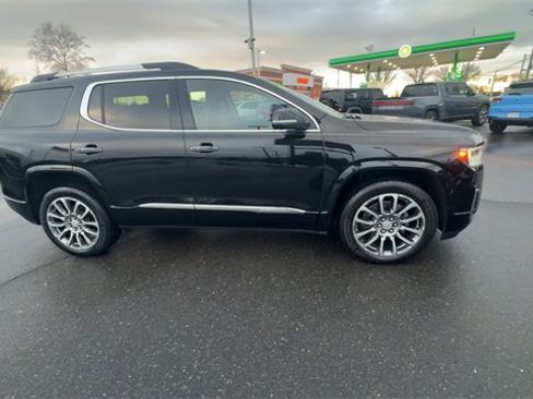 Used 2023 GMC Acadia Denali w/ Denali Ultimate Package image 9