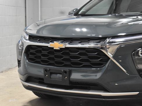 Used 2025 Chevrolet Trax LT FWD image 30