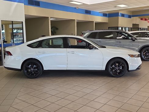 New 2025 Honda Accord SE image 4