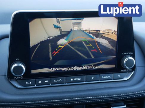 Used 2025 Nissan Rogue SV image 25