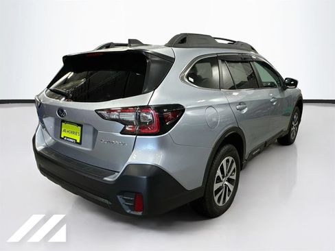 Used 2022 Subaru Outback Premium AWD/4WD image 5
