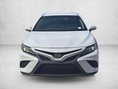 Used 2018 Toyota Camry SE FWD image 2