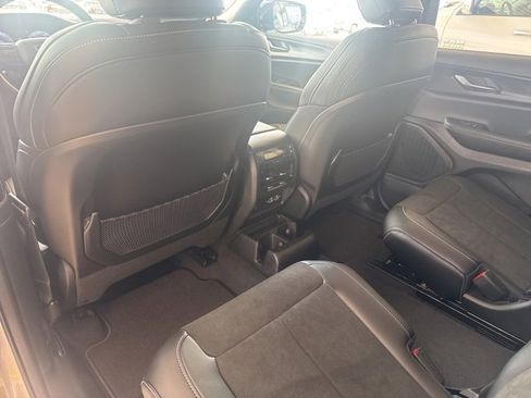 New 2025 Jeep Grand Cherokee L Laredo image 28