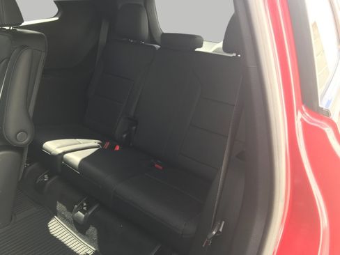 Certified 2026 Buick Enclave Sport Touring w/ Power Package image 27