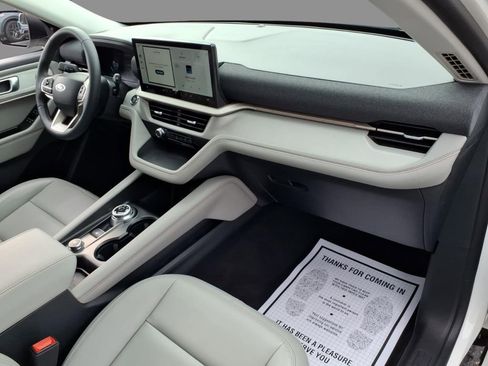 New 2026 Ford Explorer Active w/ Active Comfort Package image 11