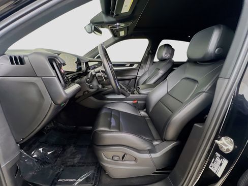 Used 2024 Porsche Cayenne image 22