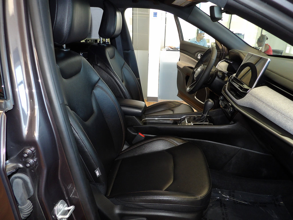 Used 2024 Jeep Compass Latitude AWD/4WD image 14