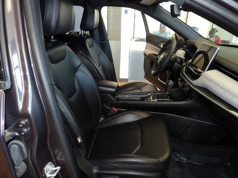 Used 2024 Jeep Compass Latitude AWD/4WD image 14