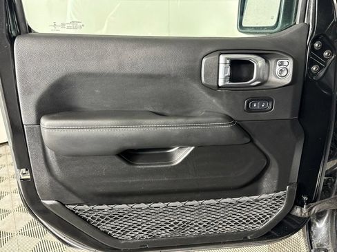 Used 2022 Jeep Wrangler Unlimited Sahara AWD/4WD image 32