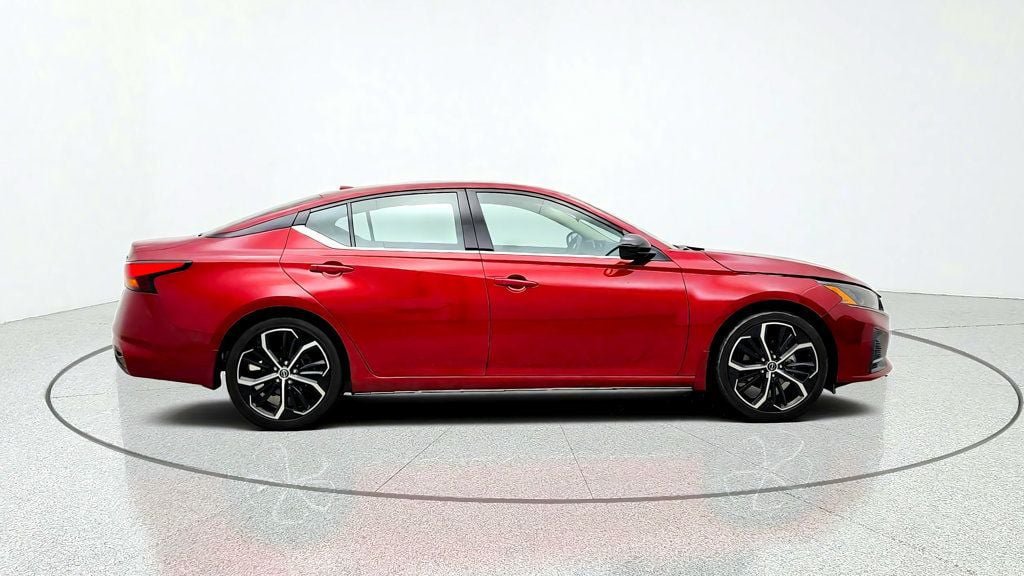 Used 2024 Nissan Altima 2.5 SR w/ SR Premium Package FWD image 4