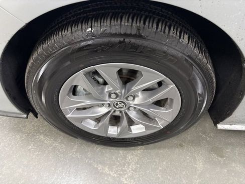 Used 2023 Toyota Sienna XLE image 31