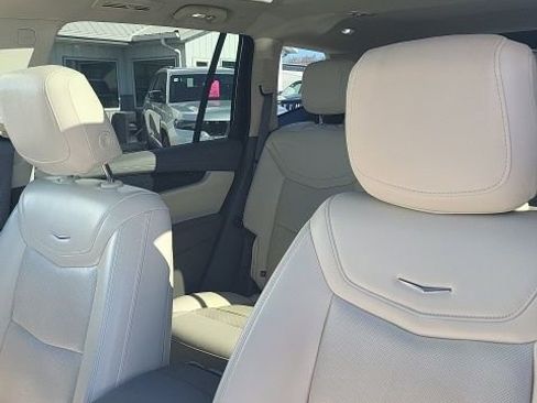 Used 2022 Cadillac XT6 Premium Luxury w/ Technology Package image 9