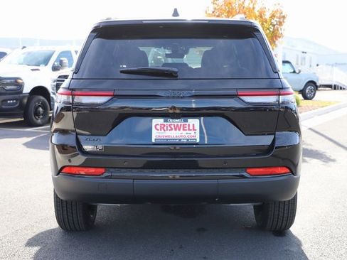 New 2025 Jeep Grand Cherokee Altitude image 4