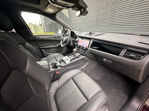 Certified 2026 Porsche Macan AWD/4WD image 39