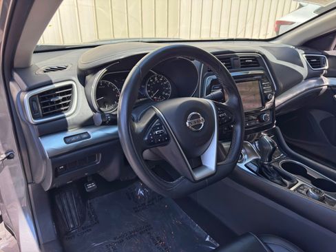 Used 2019 Nissan Maxima 3.5 SV w/ Floor Mat Group FWD image 12