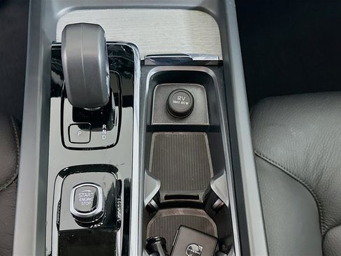 Used 2025 Volvo XC60 B5 Plus image 25