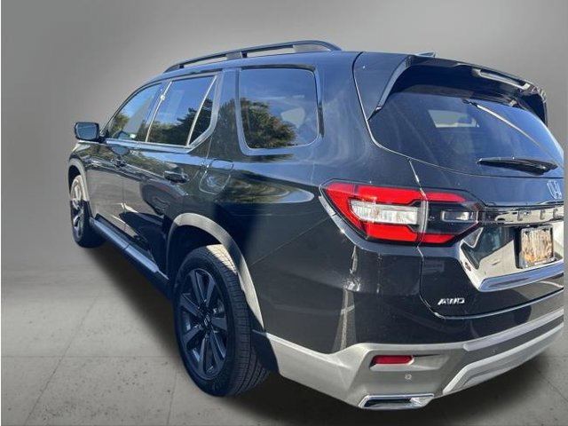 Used 2025 Honda Pilot Touring image 7