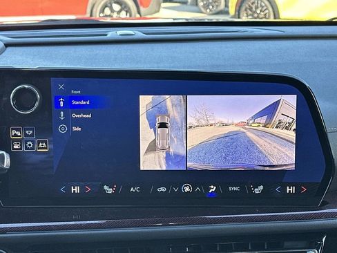 Used 2024 Chevrolet Traverse Z71 image 13