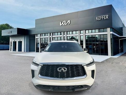 Used 2023 INFINITI QX60 Sensory w/ Cargo Package AWD/4WD image 3