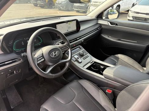 Used 2025 Hyundai Palisade SEL FWD image 2