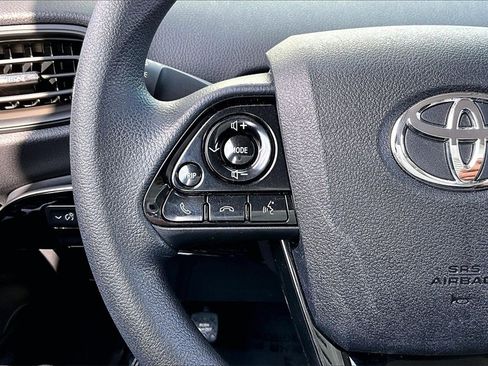 Used 2022 Toyota Prius L Eco image 11