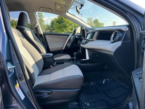 Used 2014 Toyota RAV4 LE AWD/4WD image 16