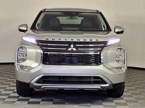 New 2025 Mitsubishi Outlander SE image 2