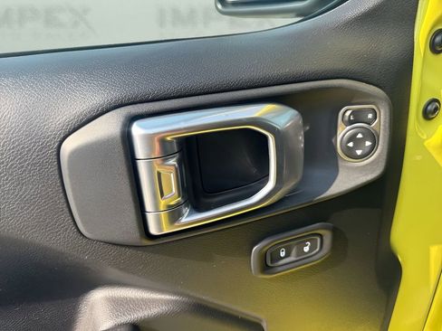 Used 2023 Jeep Wrangler Unlimited w/ Sun & Screen Package image 27