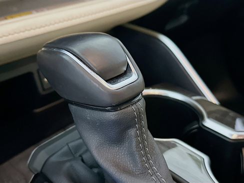 Used 2024 Toyota Highlander Limited image 21