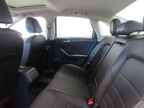 Used 2024 Volkswagen Jetta SE image 17