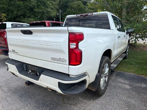 Used 2022 Chevrolet Silverado 1500 High Country w/ High Country Premium Package AWD/4WD image 3