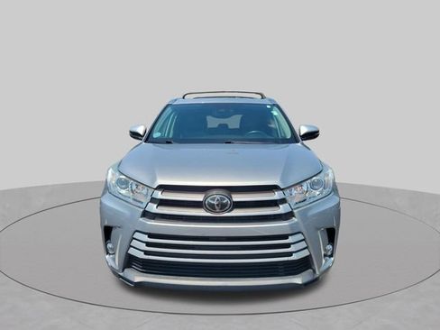 Used 2019 Toyota Highlander XLE AWD/4WD image 17