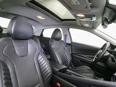 Used 2023 Hyundai Elantra Limited FWD image 18